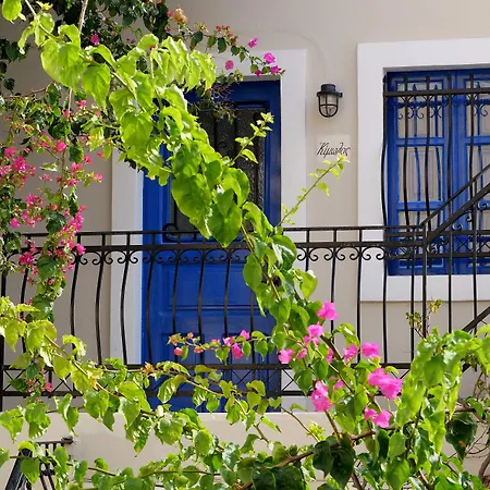 Kykladonisia Traditional Settlement Konukevi Fira (Santorini)