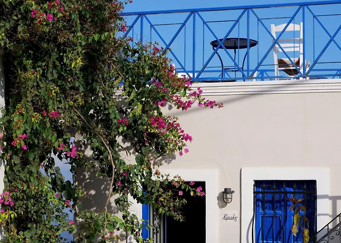 Konukevi Kykladonisia Traditional Settlement Fira (Santorini)