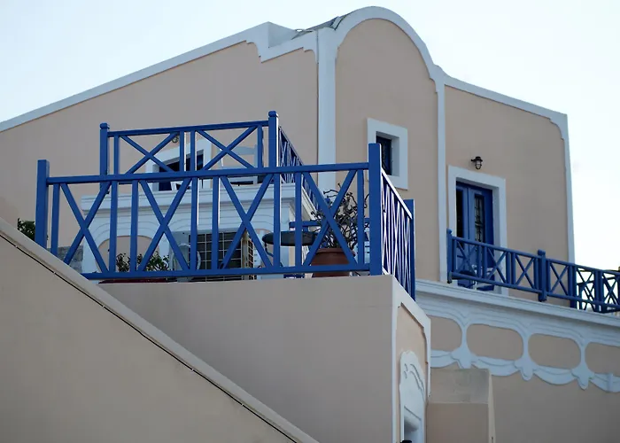 Konukevi Kykladonisia Traditional Settlement Fira (Santorini)